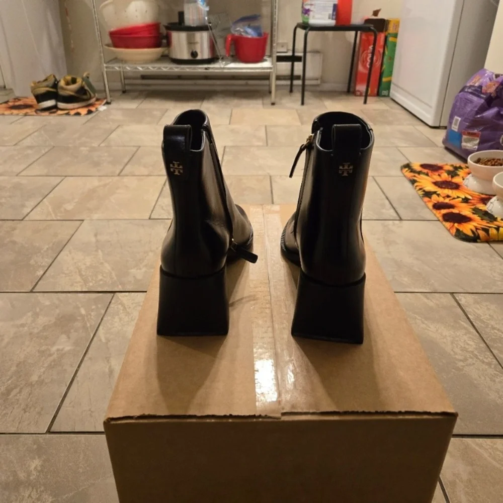 Brand New Tory Burch Block Heel Zip Up Black Ankle Tab Logo Booties Boots 9.5